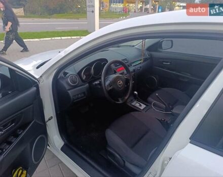 Белый Мазда 3, объемом двигателя 2 л и пробегом 285 тыс. км за 5900 $, фото 2 на Automoto.ua