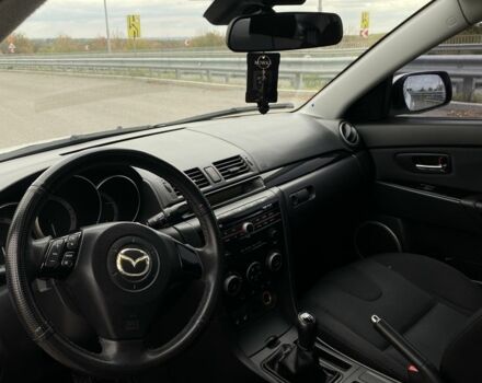 Белый Мазда 3, объемом двигателя 2 л и пробегом 182 тыс. км за 7100 $, фото 3 на Automoto.ua