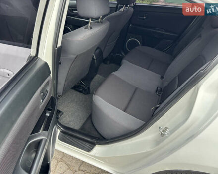 Білий Мазда 3, об'ємом двигуна 1.6 л та пробігом 156 тис. км за 6000 $, фото 13 на Automoto.ua