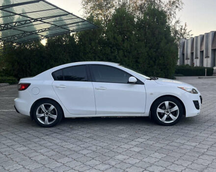 Белый Мазда 3, объемом двигателя 2 л и пробегом 194 тыс. км за 7500 $, фото 3 на Automoto.ua