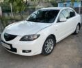 Белый Мазда 3, объемом двигателя 2 л и пробегом 225 тыс. км за 4000 $, фото 1 на Automoto.ua