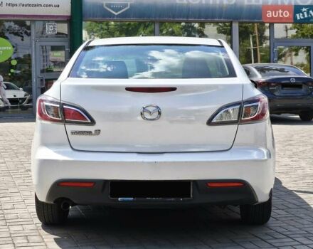 Белый Мазда 3, объемом двигателя 1.6 л и пробегом 42 тыс. км за 9800 $, фото 5 на Automoto.ua