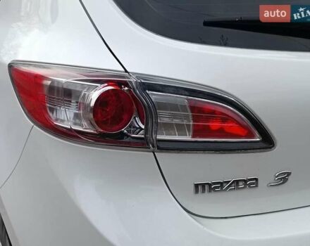 Білий Мазда 3, об'ємом двигуна 1.6 л та пробігом 130 тис. км за 7790 $, фото 10 на Automoto.ua