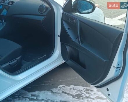 Белый Мазда 3, объемом двигателя 2 л и пробегом 137 тыс. км за 6499 $, фото 16 на Automoto.ua