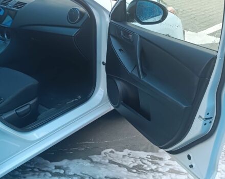 Белый Мазда 3, объемом двигателя 2 л и пробегом 137 тыс. км за 6499 $, фото 14 на Automoto.ua