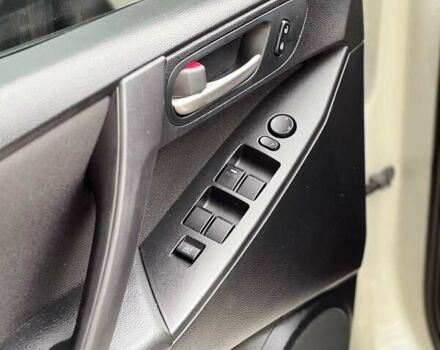 Белый Мазда 3, объемом двигателя 2 л и пробегом 200 тыс. км за 7900 $, фото 13 на Automoto.ua