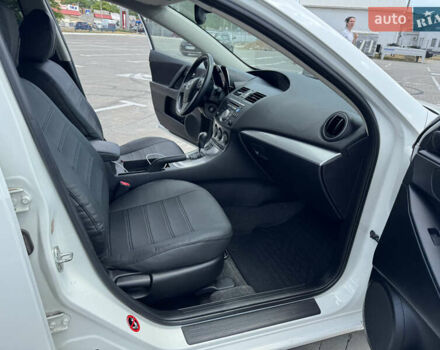 Белый Мазда 3, объемом двигателя 1.6 л и пробегом 180 тыс. км за 9350 $, фото 51 на Automoto.ua