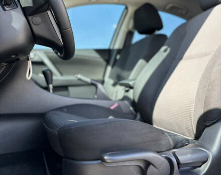 Белый Мазда 3, объемом двигателя 2 л и пробегом 155 тыс. км за 8500 $, фото 9 на Automoto.ua