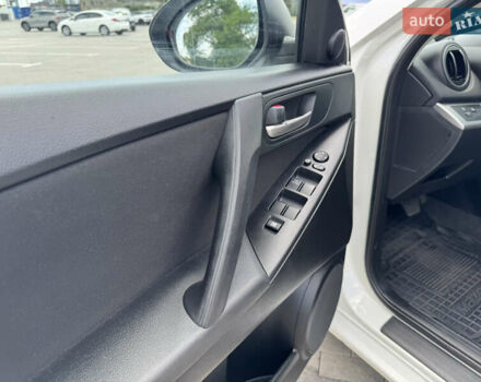 Белый Мазда 3, объемом двигателя 1.6 л и пробегом 180 тыс. км за 9350 $, фото 45 на Automoto.ua