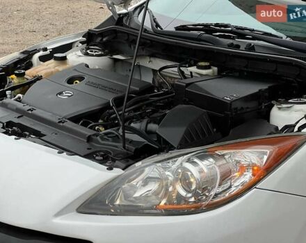 Белый Мазда 3, объемом двигателя 2 л и пробегом 200 тыс. км за 7900 $, фото 16 на Automoto.ua