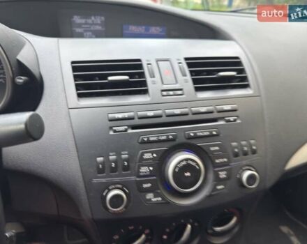 Белый Мазда 3, объемом двигателя 2 л и пробегом 182 тыс. км за 8300 $, фото 4 на Automoto.ua