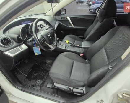 Белый Мазда 3, объемом двигателя 2 л и пробегом 231 тыс. км за 8200 $, фото 12 на Automoto.ua