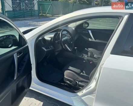 Білий Мазда 3, об'ємом двигуна 2 л та пробігом 186 тис. км за 8000 $, фото 6 на Automoto.ua