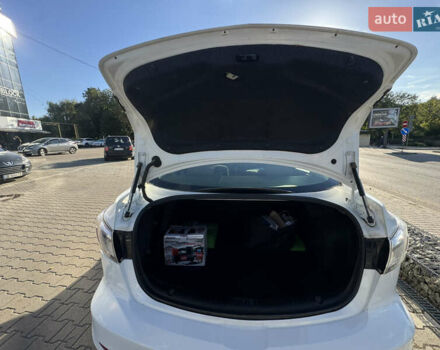 Білий Мазда 3, об'ємом двигуна 2 л та пробігом 208 тис. км за 8300 $, фото 6 на Automoto.ua