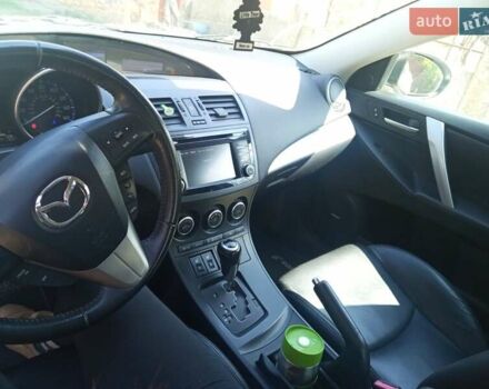 Белый Мазда 3, объемом двигателя 2 л и пробегом 252 тыс. км за 8300 $, фото 9 на Automoto.ua