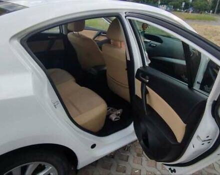 Белый Мазда 3, объемом двигателя 2 л и пробегом 200 тыс. км за 7500 $, фото 10 на Automoto.ua