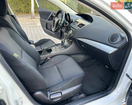 Белый Мазда 3, объемом двигателя 2 л и пробегом 165 тыс. км за 8000 $, фото 25 на Automoto.ua