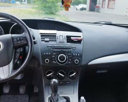 Белый Мазда 3, объемом двигателя 2 л и пробегом 200 тыс. км за 7500 $, фото 12 на Automoto.ua