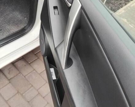 Белый Мазда 3, объемом двигателя 2 л и пробегом 252 тыс. км за 8300 $, фото 12 на Automoto.ua