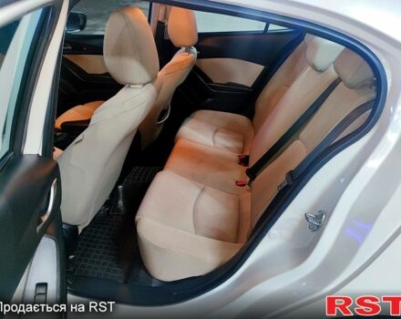 Белый Мазда 3, объемом двигателя 2 л и пробегом 193 тыс. км за 9900 $, фото 6 на Automoto.ua
