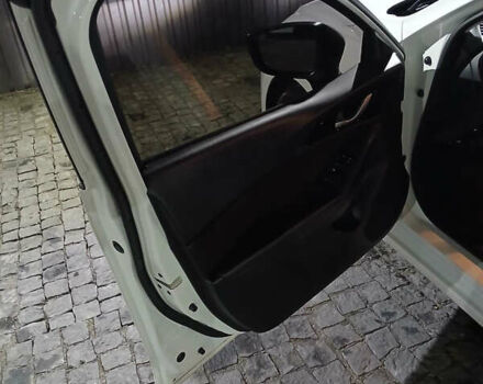 Белый Мазда 3, объемом двигателя 2 л и пробегом 123 тыс. км за 8900 $, фото 26 на Automoto.ua