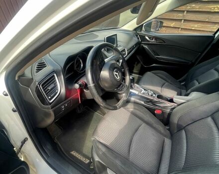 Белый Мазда 3, объемом двигателя 2 л и пробегом 140 тыс. км за 10100 $, фото 2 на Automoto.ua