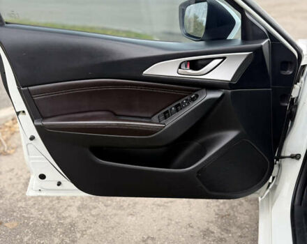 Белый Мазда 3, объемом двигателя 2 л и пробегом 183 тыс. км за 9500 $, фото 19 на Automoto.ua