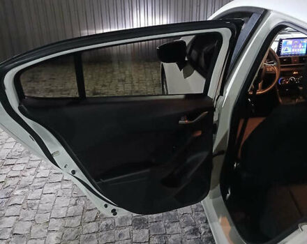 Белый Мазда 3, объемом двигателя 2 л и пробегом 123 тыс. км за 8900 $, фото 23 на Automoto.ua