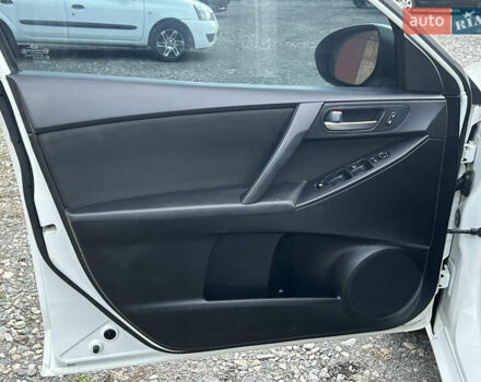 Мазда 3 2013 у Прилуках на Automoto.ua Білий Мазда 3, об'ємом двигуна 2 л та пробігом 215 тис. км за 7650 $, фото 12 на Automoto.ua