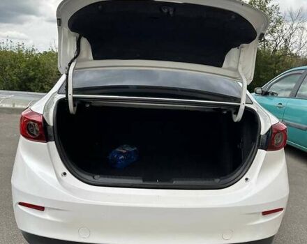Білий Мазда 3, об'ємом двигуна 2 л та пробігом 136 тис. км за 9600 $, фото 6 на Automoto.ua