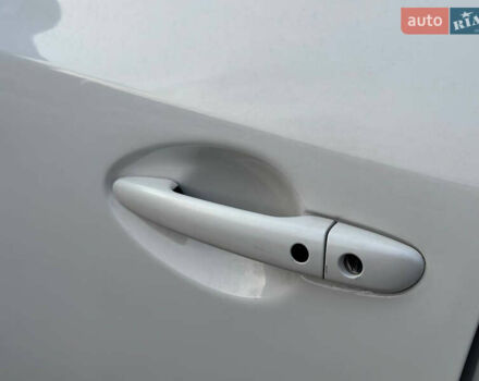 Білий Мазда 3, об'ємом двигуна 2 л та пробігом 276 тис. км за 7999 $, фото 34 на Automoto.ua