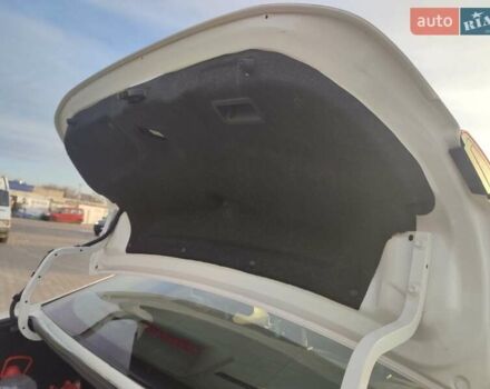 Белый Мазда 3, объемом двигателя 2 л и пробегом 144 тыс. км за 9500 $, фото 26 на Automoto.ua