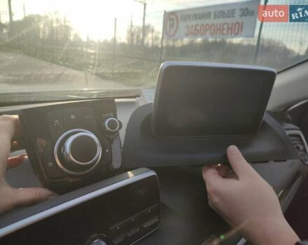Белый Мазда 3, объемом двигателя 2 л и пробегом 144 тыс. км за 9500 $, фото 19 на Automoto.ua
