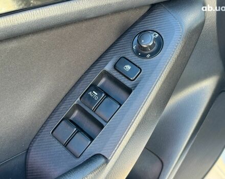 Белый Мазда 3, объемом двигателя 2 л и пробегом 158 тыс. км за 10890 $, фото 15 на Automoto.ua