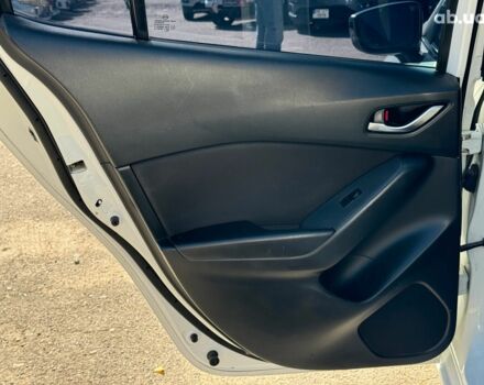 Белый Мазда 3, объемом двигателя 2 л и пробегом 158 тыс. км за 10890 $, фото 19 на Automoto.ua