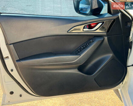 Белый Мазда 3, объемом двигателя 2 л и пробегом 158 тыс. км за 10890 $, фото 14 на Automoto.ua