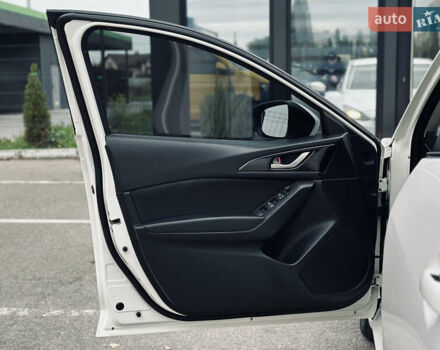 Белый Мазда 3, объемом двигателя 2 л и пробегом 208 тыс. км за 8899 $, фото 18 на Automoto.ua