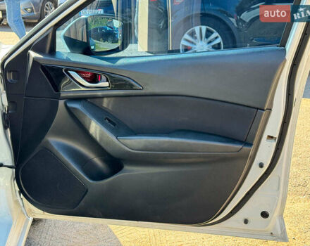 Белый Мазда 3, объемом двигателя 2 л и пробегом 158 тыс. км за 10890 $, фото 23 на Automoto.ua