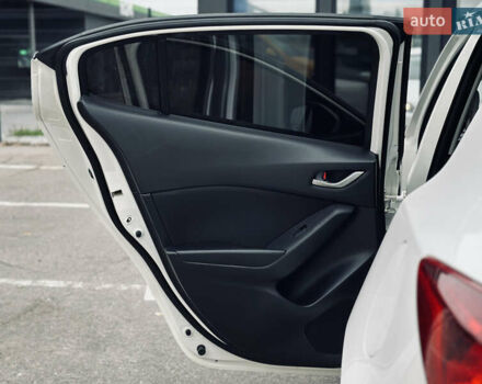 Белый Мазда 3, объемом двигателя 2 л и пробегом 208 тыс. км за 8899 $, фото 10 на Automoto.ua