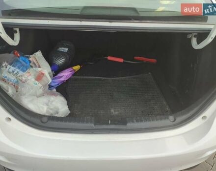 Белый Мазда 3, объемом двигателя 2 л и пробегом 144 тыс. км за 9500 $, фото 27 на Automoto.ua