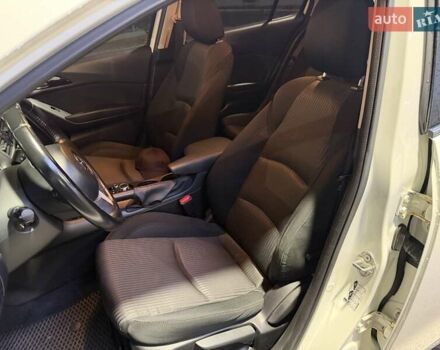 Белый Мазда 3, объемом двигателя 1.5 л и пробегом 56 тыс. км за 14000 $, фото 16 на Automoto.ua