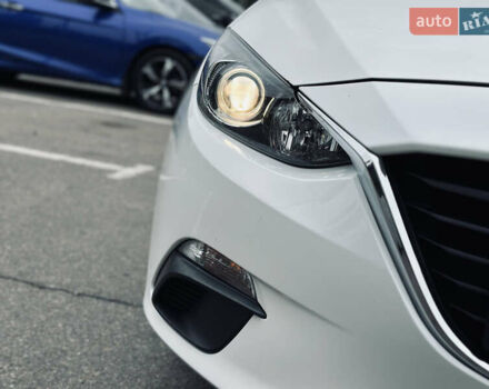 Белый Мазда 3, объемом двигателя 2 л и пробегом 208 тыс. км за 8899 $, фото 5 на Automoto.ua