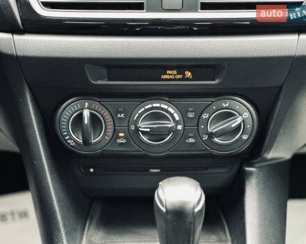 Белый Мазда 3, объемом двигателя 2 л и пробегом 208 тыс. км за 8899 $, фото 29 на Automoto.ua