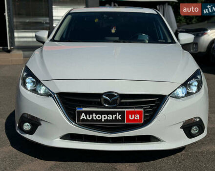Белый Мазда 3, объемом двигателя 2 л и пробегом 158 тыс. км за 10890 $, фото 3 на Automoto.ua