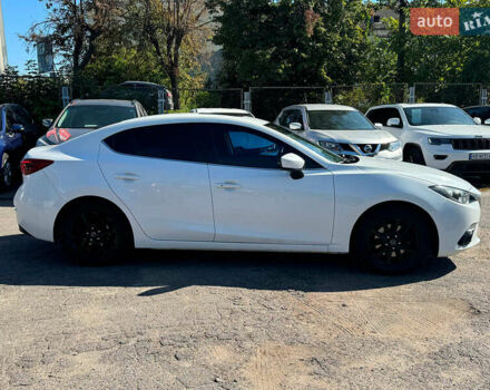 Белый Мазда 3, объемом двигателя 2 л и пробегом 158 тыс. км за 10890 $, фото 5 на Automoto.ua