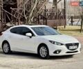 Белый Мазда 3, объемом двигателя 2 л и пробегом 140 тыс. км за 12500 $, фото 4 на Automoto.ua