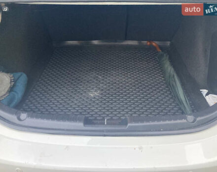 Белый Мазда 3, объемом двигателя 2.2 л и пробегом 260 тыс. км за 9999 $, фото 13 на Automoto.ua