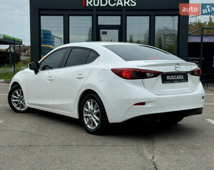 Белый Мазда 3, объемом двигателя 2 л и пробегом 208 тыс. км за 8899 $, фото 3 на Automoto.ua