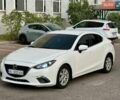 Белый Мазда 3, объемом двигателя 2 л и пробегом 208 тыс. км за 7700 $, фото 1 на Automoto.ua