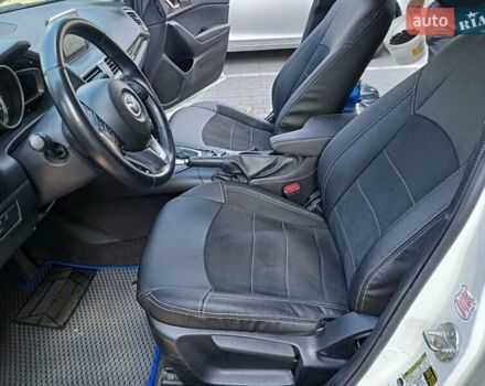 Белый Мазда 3, объемом двигателя 2 л и пробегом 174 тыс. км за 9600 $, фото 6 на Automoto.ua